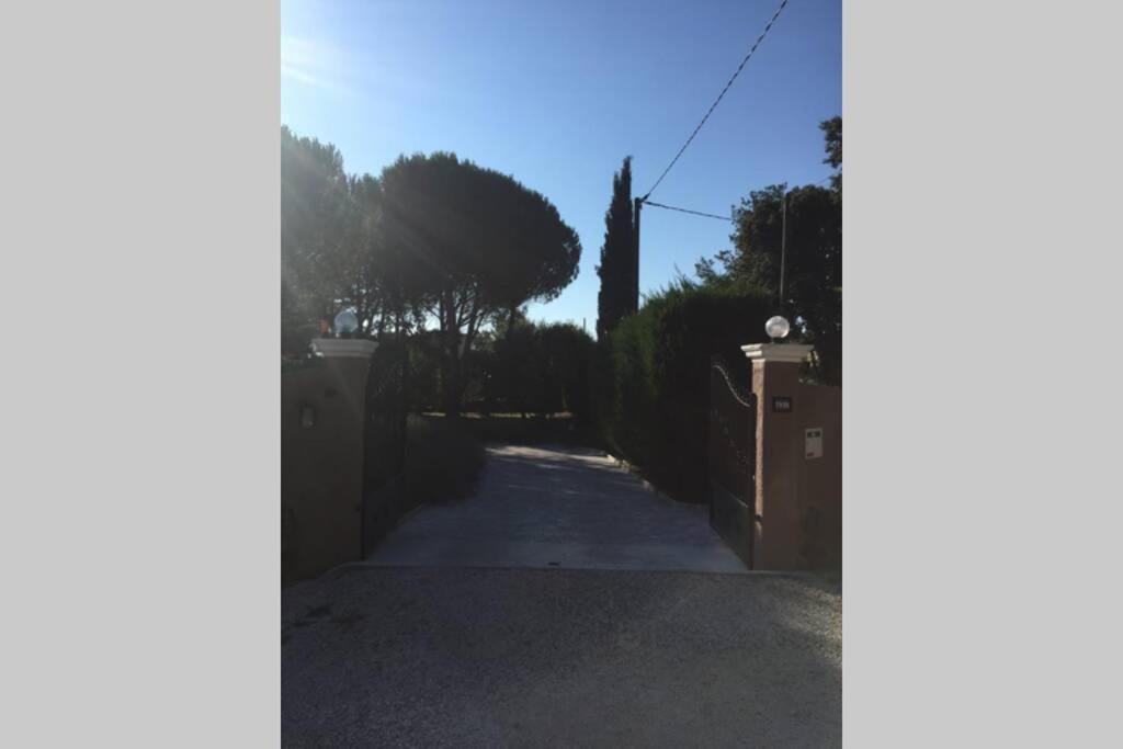 Gite 2 Pieces Au Calme Les Arcs-sur-Argens Exterior foto