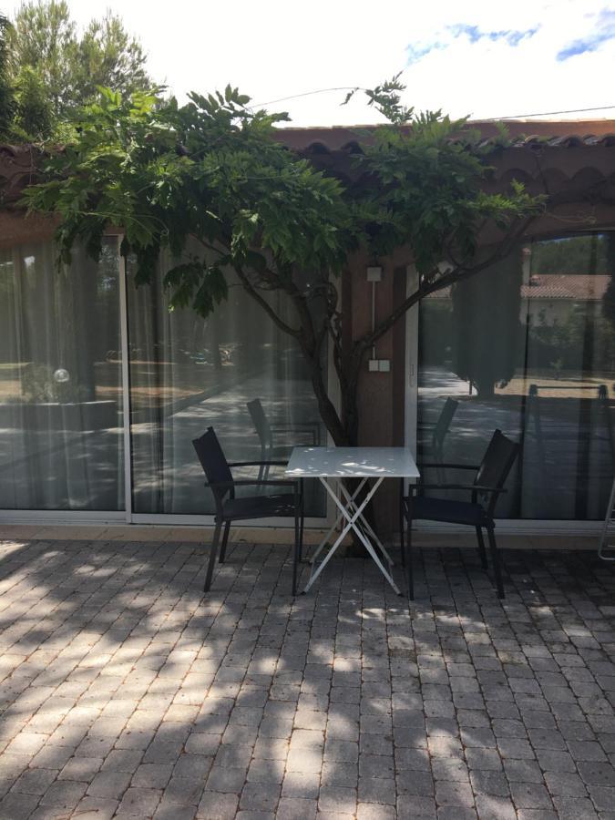 Gite 2 Pieces Au Calme Les Arcs-sur-Argens Exterior foto